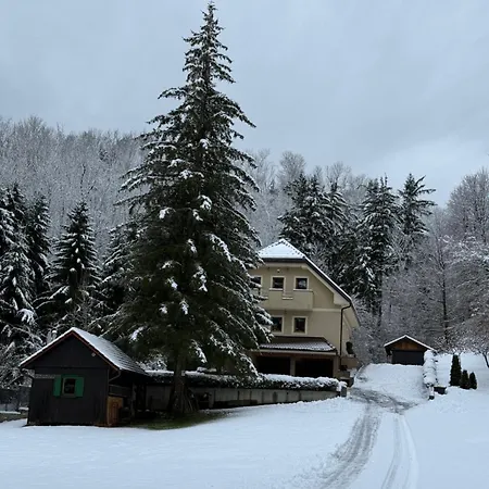 Tin & Koca Tin Vila Prestranek