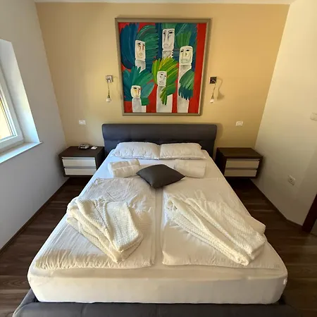 Vila Tin & Koca Tin Prestranek