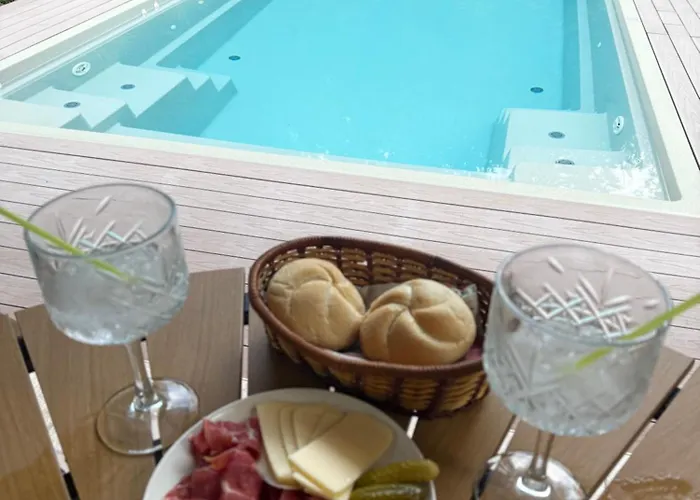 Tin & Koca Tin فيلة